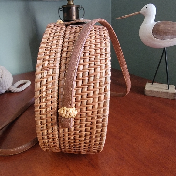 NWOT Rattan Vegan Leather Woven Crossbody Bag Purse - Picture 4 of 11